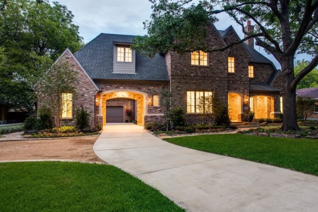 Lupton - custom traditional home in Dallas Texas - Nixon custom homes - front yard